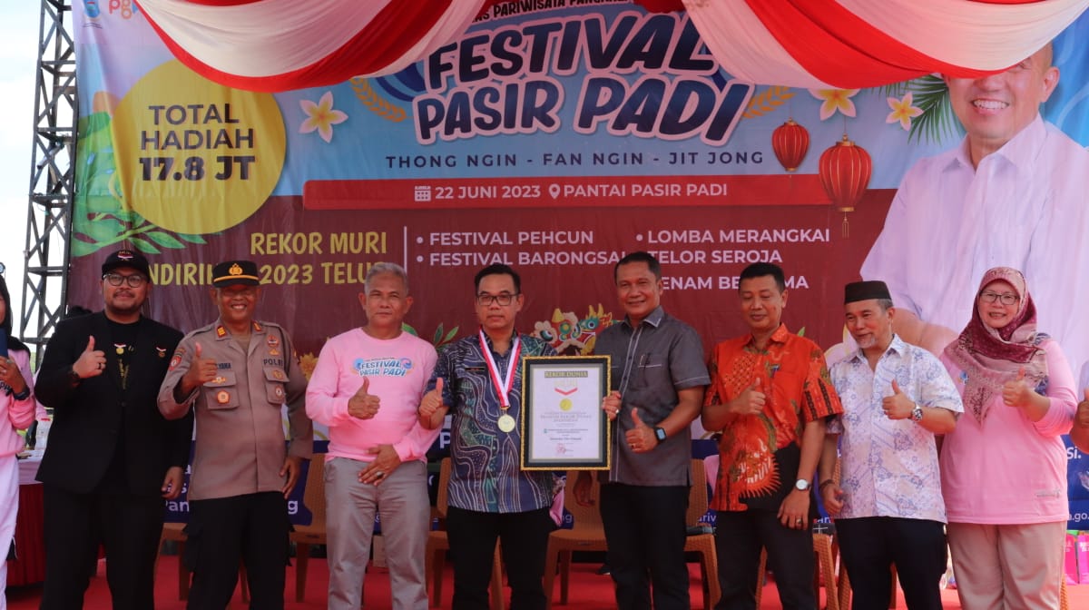 Pecah Rekor Muri, Sebanyak 3.500 Butir Telur Berdiri Di Pantai Pasir Padi Kota Pangkalpinang