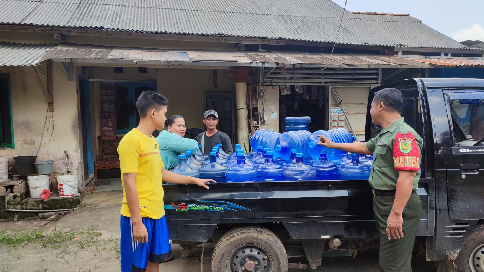 Babinsa Memonitoring Perkembangan di Wilayah Binaan