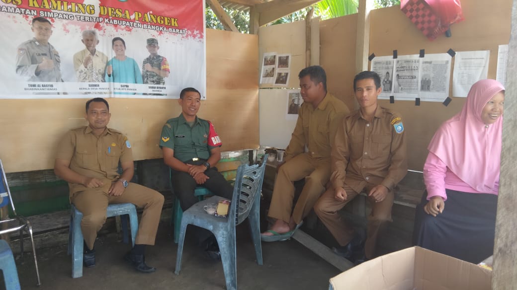 Pererat Silahturahmi, Babinsa Koramil 431-02/Mentok Melaksanakan Anjangsana dan Komsos di Desa Binaan