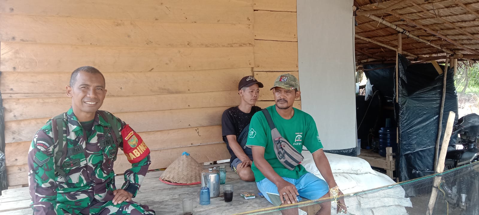 Dukung Ketahanan Pangan, Babinsa Kelurahan Romodong Indah Anjangsana Ke Petani Buah