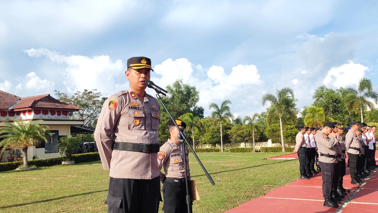 Pimpin Apel Pagi, Wakapolres Bangka Barat Ingatkan Anggota Agar Disiplin