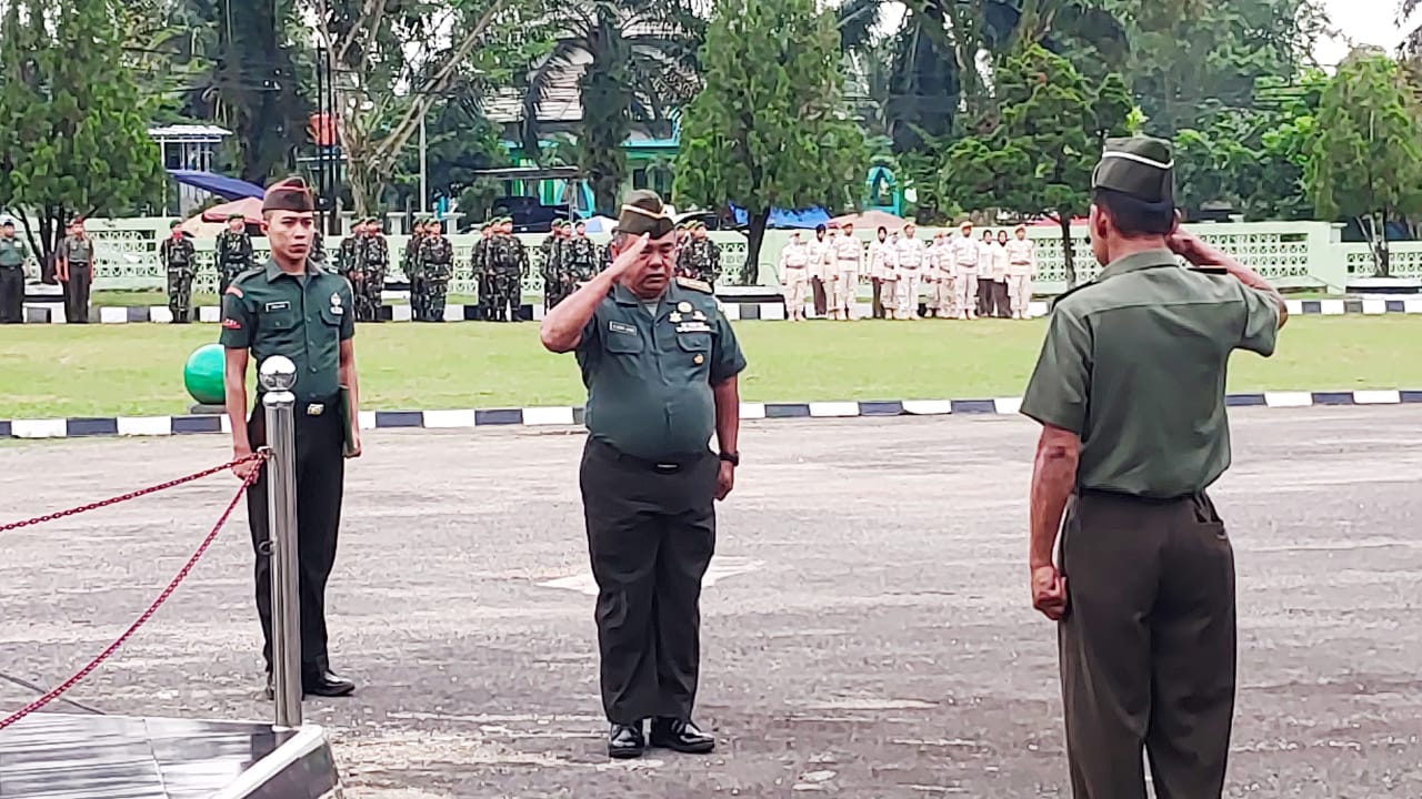 Personil Kodim 0413/Bangka Laksanakan Upacara Bendera Merah Putih Dan PBB