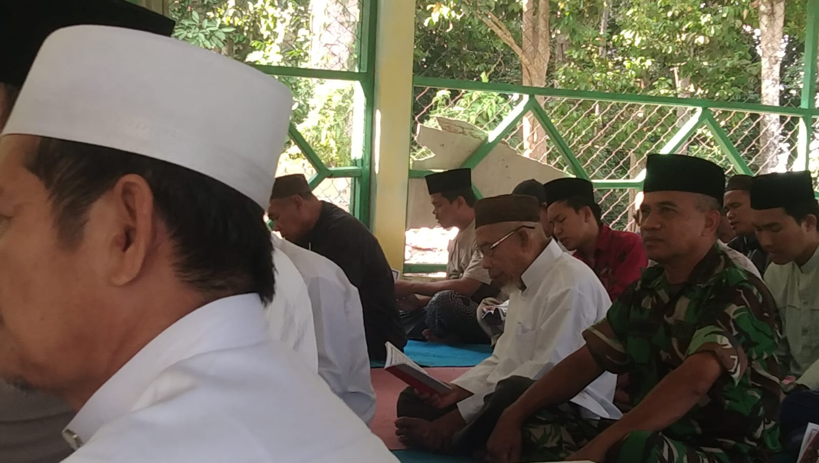 Danramil 431-01/Jebus Wakili Dandim 0431/Babar dalam Acara Haul ke 68 Syech Chotamarrasyid dan Tabligh Akbar