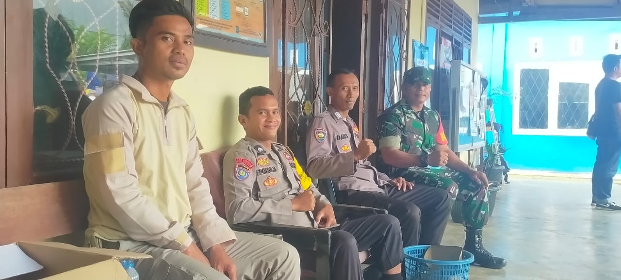 Jaga Keselamatan Warga Saat Berkendaraan Babinsa Bakam Bersama Bhabinkamtibmas Laksanakan Himbauan