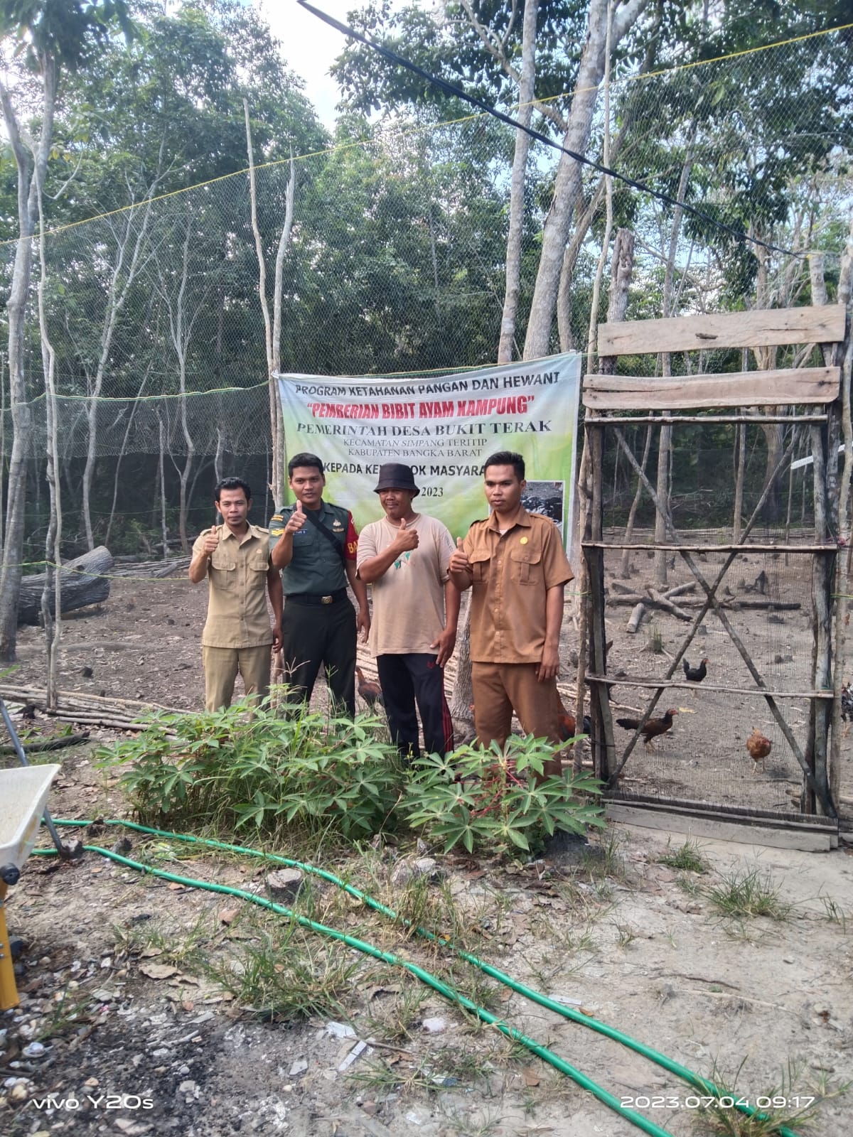 Babinsa Koramil 431-02/Muntok Pantau Wilayahnya Melalui Komsos