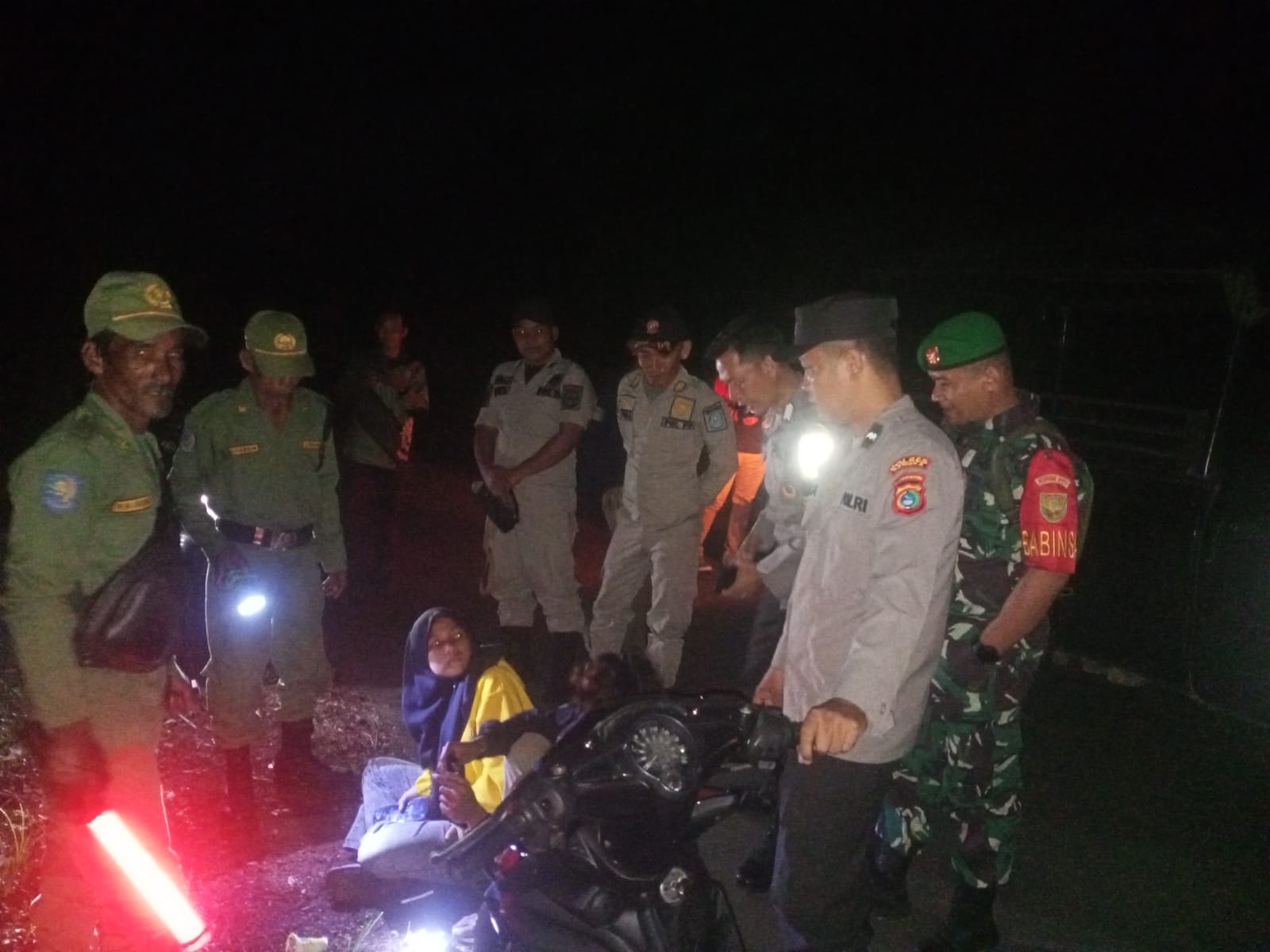 Ciptakan Suasana Hari Raya Idul Adha Aman Kondusif, Babinsa Kotawaringin Bersama Polsek Laksanakan Patroli