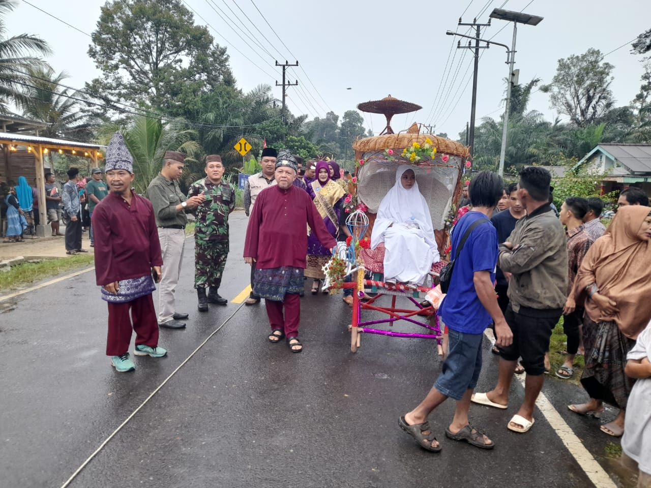 Danramil 431-03/Kelapa Hadiri Acara Pesta Adat Desa Terentang Tahun 2023