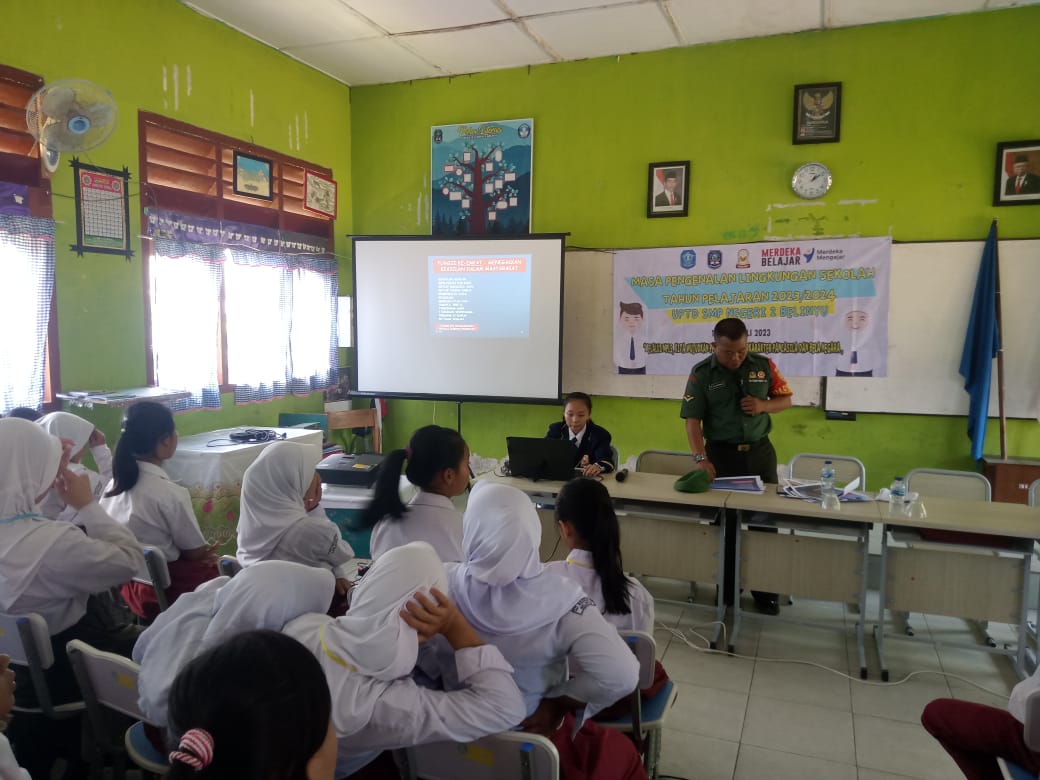 Babinsa Kunjungi SMP N2 Kelurahan Kutopanji