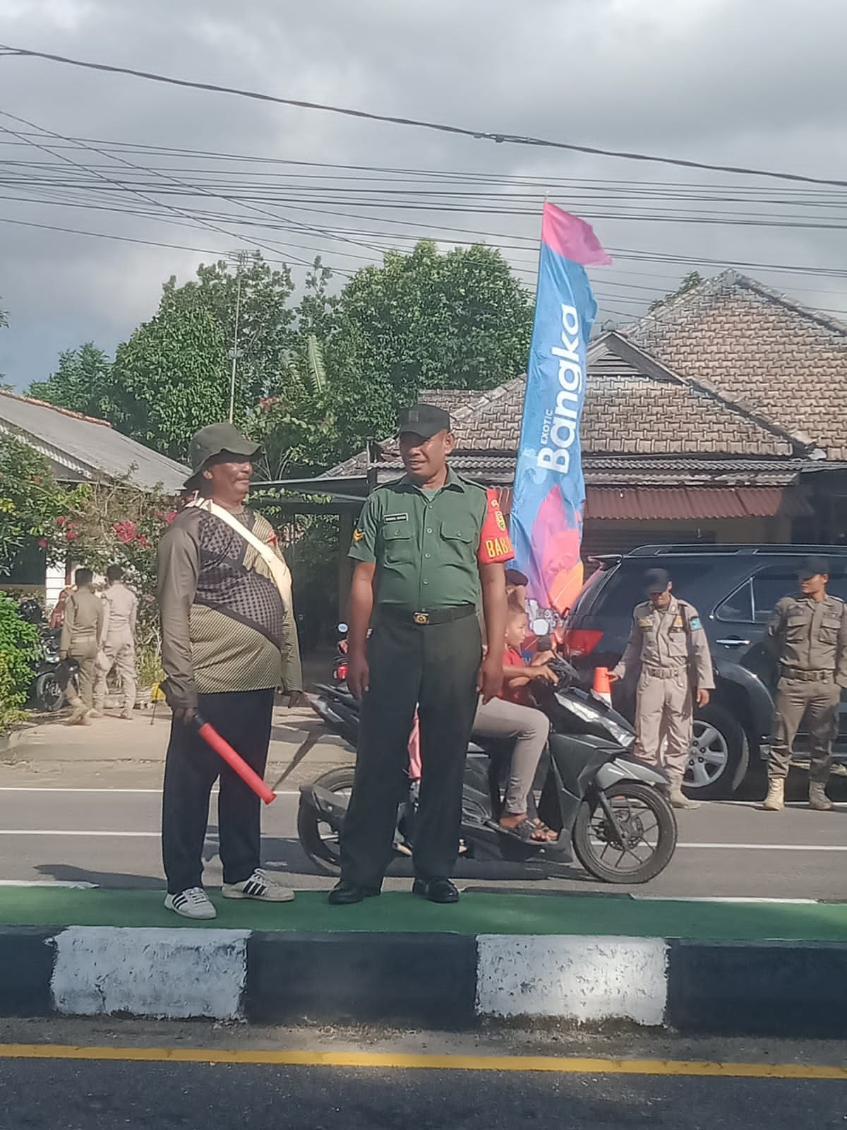 Beri Rasa Aman Perayaan 1 Muharram 1445 H, Babinsa Kenanga Laksanakan Pengamanan