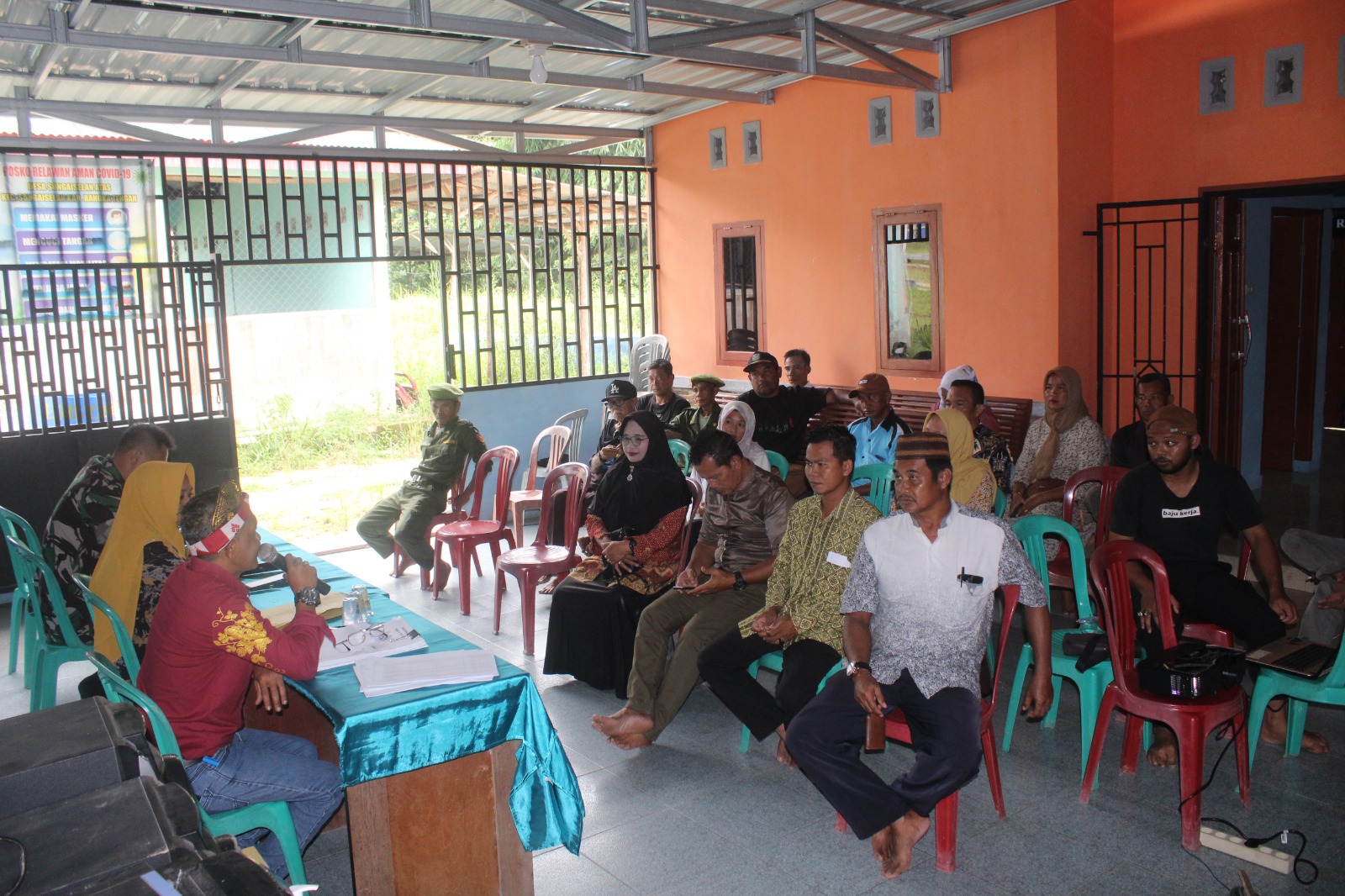 Babinsa Sungai Selan Dukung Program Pembangunan Desa di RKPDes 2024 Desa Sungai Selan