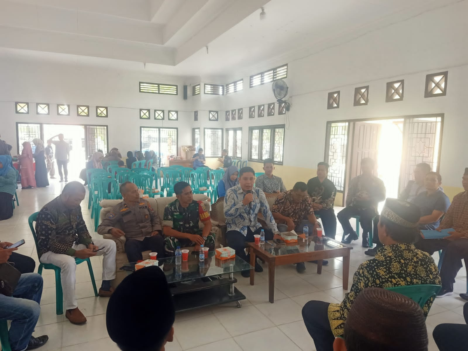 Siapkan Perayaan HUT RI Ke-78, Babinsa Bersama Pemangku Kecamatan Laksanakan Rapat