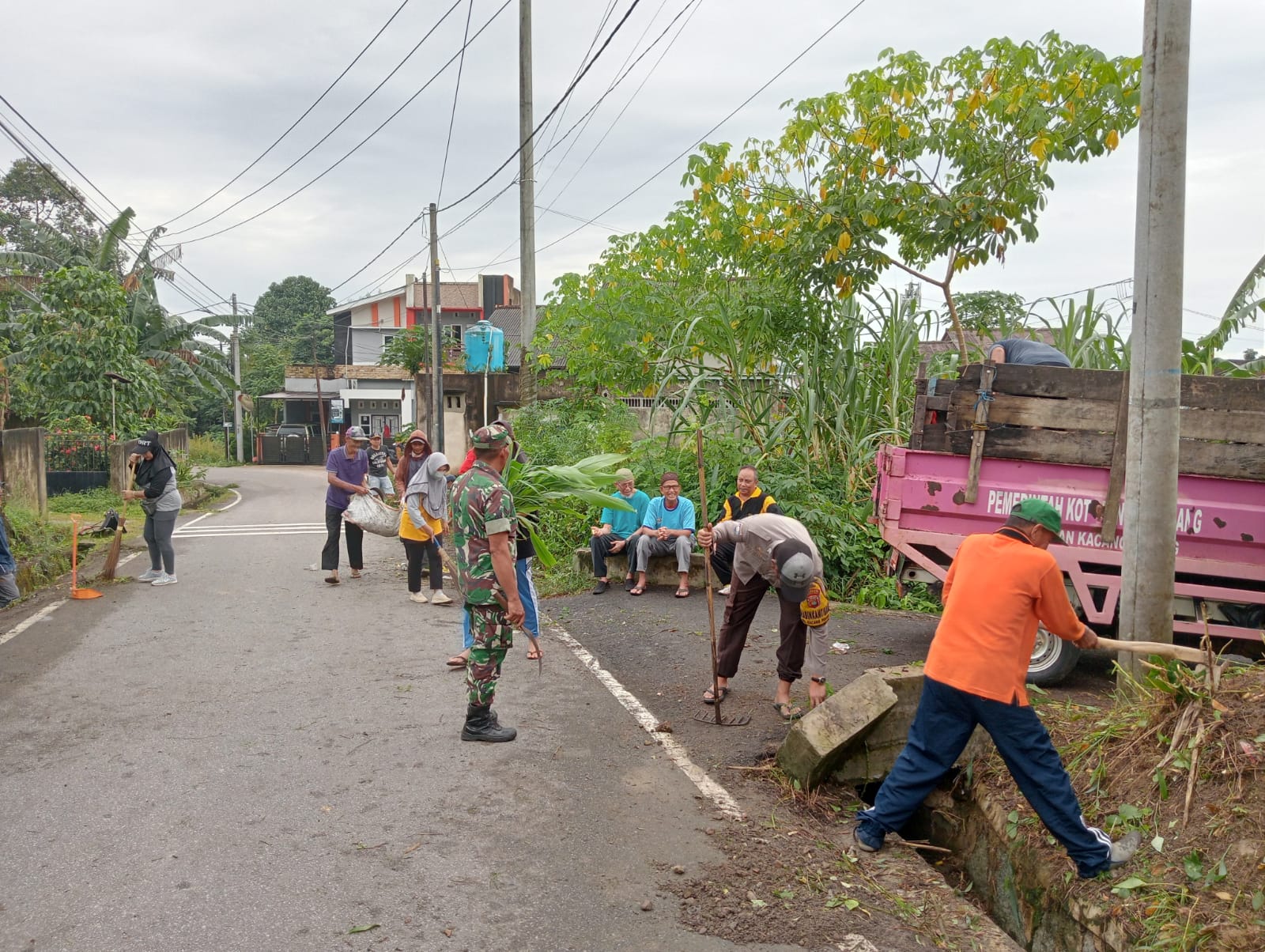 Babinsa Mengajak Masyarakat Peduli Lingkungan