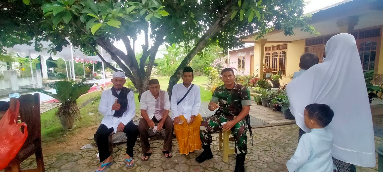 Jalin Silaturahmi Serma Husni Komar Laksanakan Komsos Bersama Para Tokoh Desa Bakam