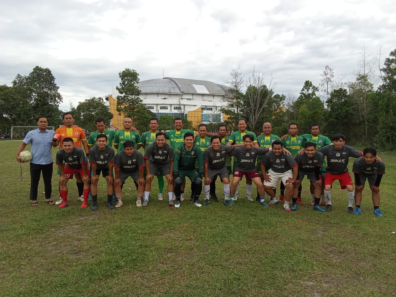 Serunya Pertandingan Persahabatan Pemprov Legends Melawan Junalis FC dengan Skor Imbang 