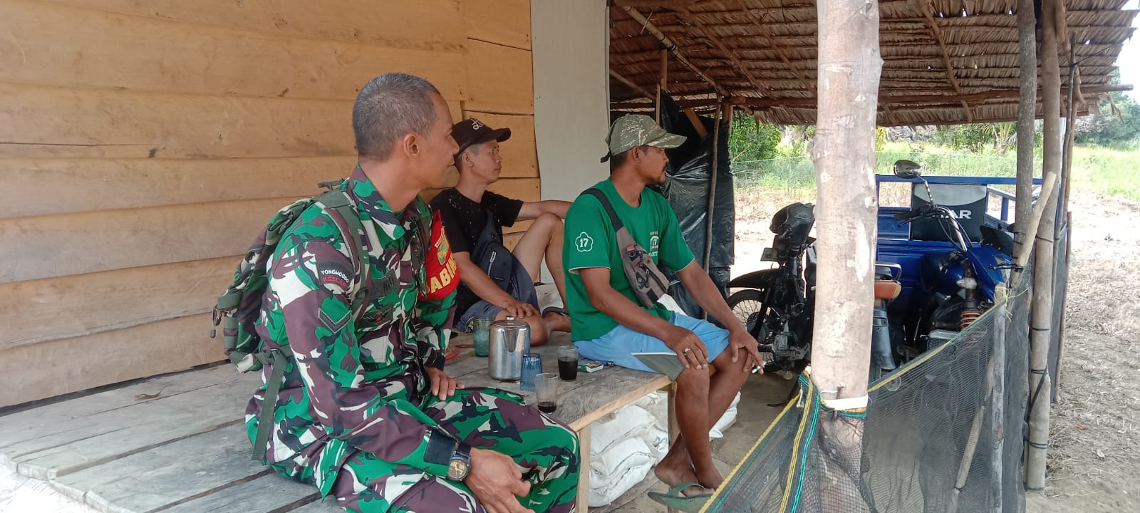 Dukung Ketahanan Pangan, Babinsa Kelurahan Romodong Indah Anjangsana Ke Petani Buah