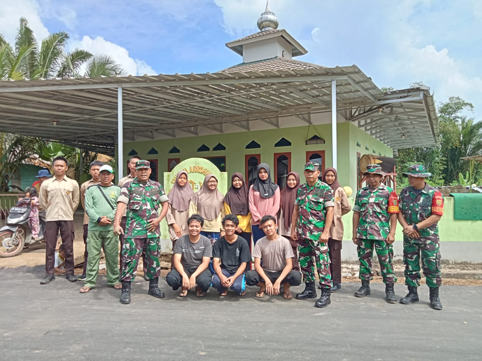 Kebersamaan TNI AD Bersama Rakyat