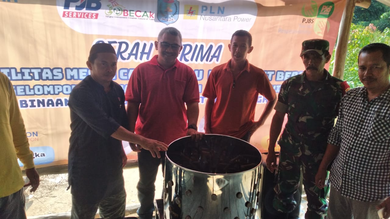 Babinsa Airanyir Dampingi Kelompok Perternakan Terima Bantuan Dari PT. PJB Services Unit PLTU Bangka