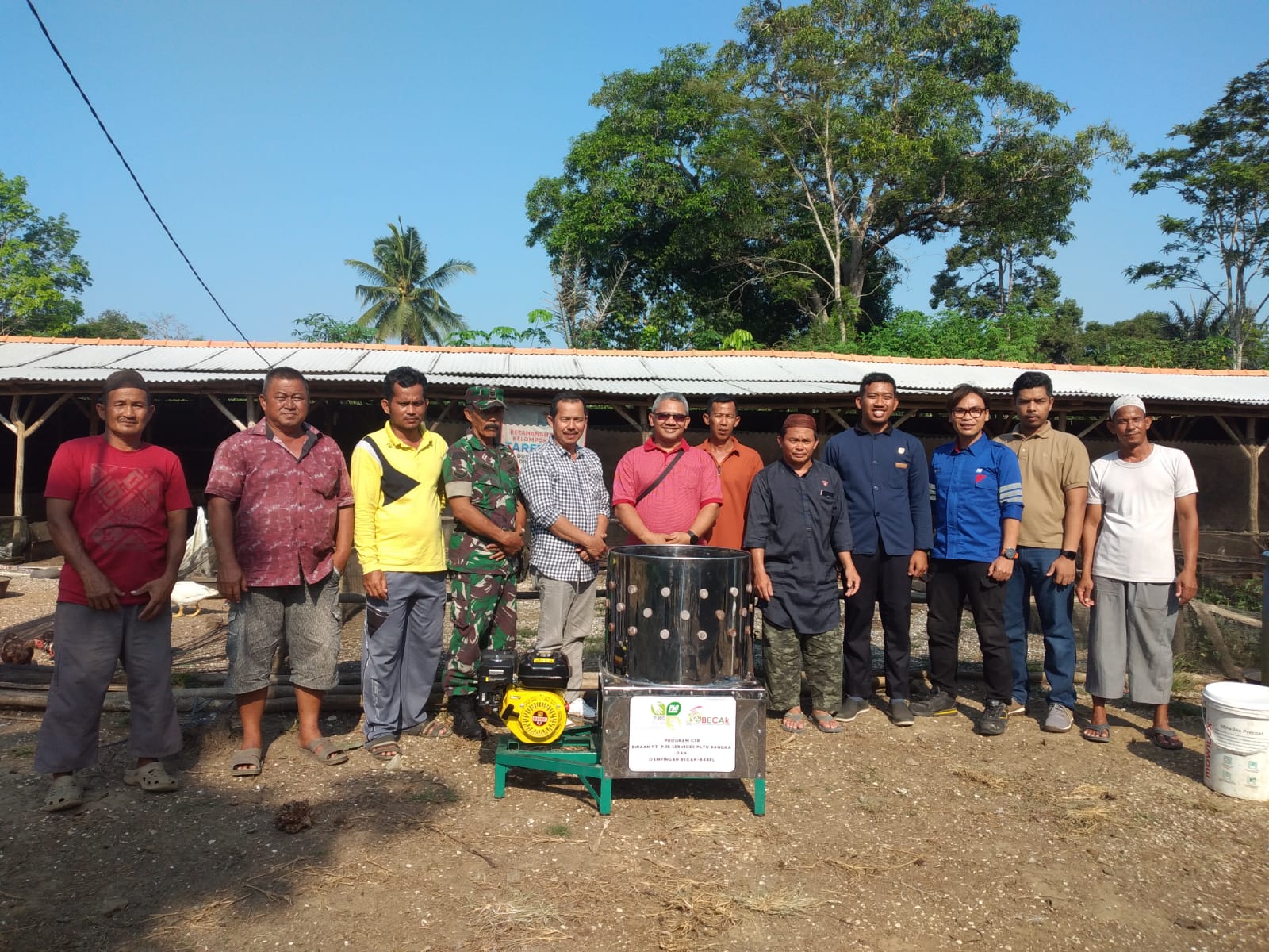 Babinsa Airanyir Dampingi Kelompok Perternakan Terima Bantuan Dari PT. PJB Services Unit PLTU Bangka