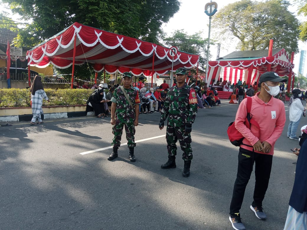 Ramainya Peserta yang Mengikuti Pawai Baris-berbaris, Babinsa Kodim 0413/Bangka Laksanakan Ini!