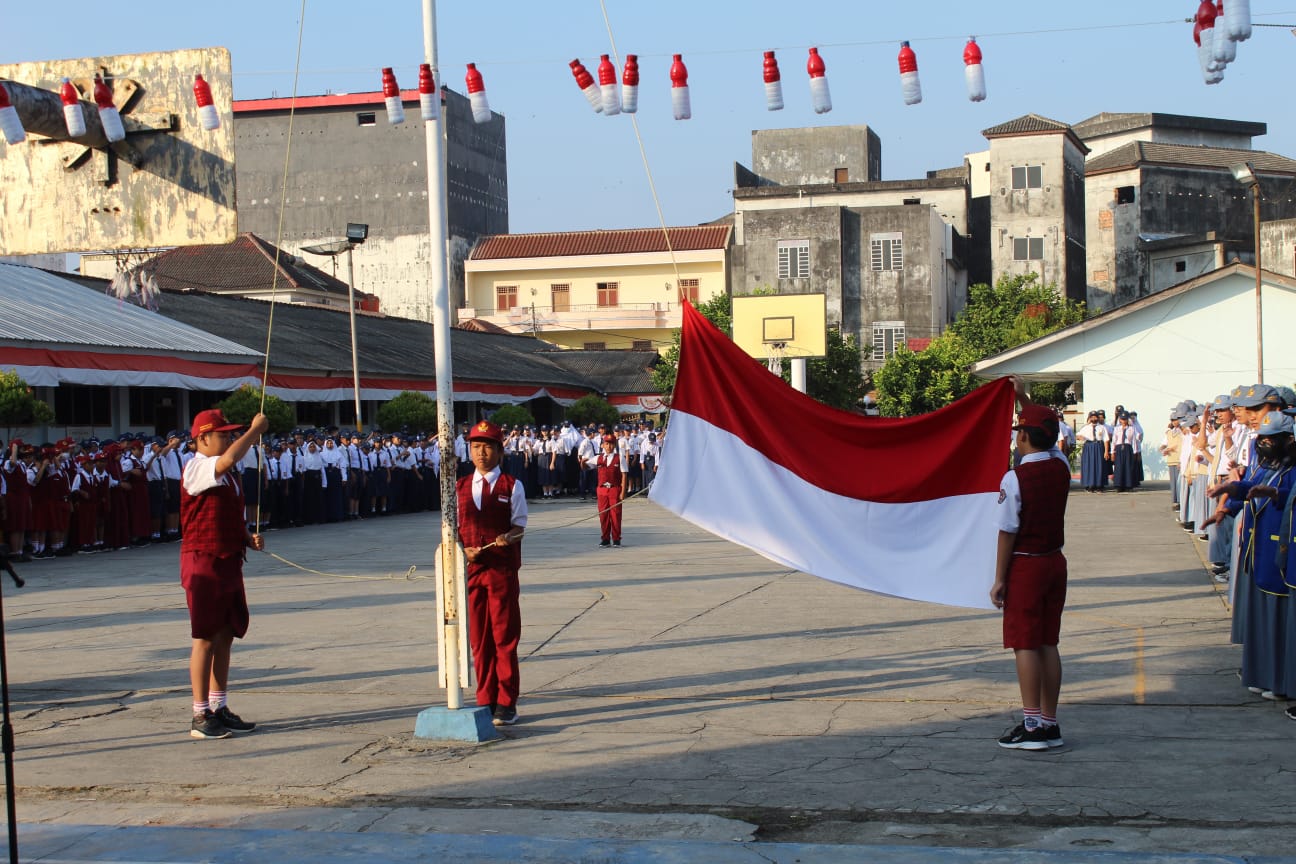 Kapolsub Sektor Parit Tiga Pimpin Upacara Bendera di Sekolah Yayasan Bhakti Parit Tiga, Ini Amanatnya!