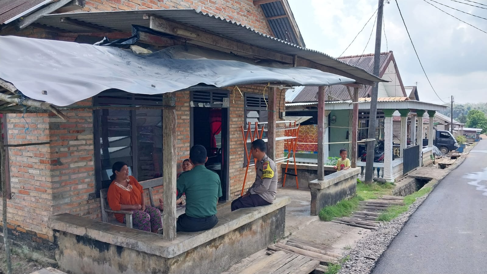 Mengetahui Situasi Dan Kondisi Perkembangan di Masyarakat Babinsa Lakukan Komsos