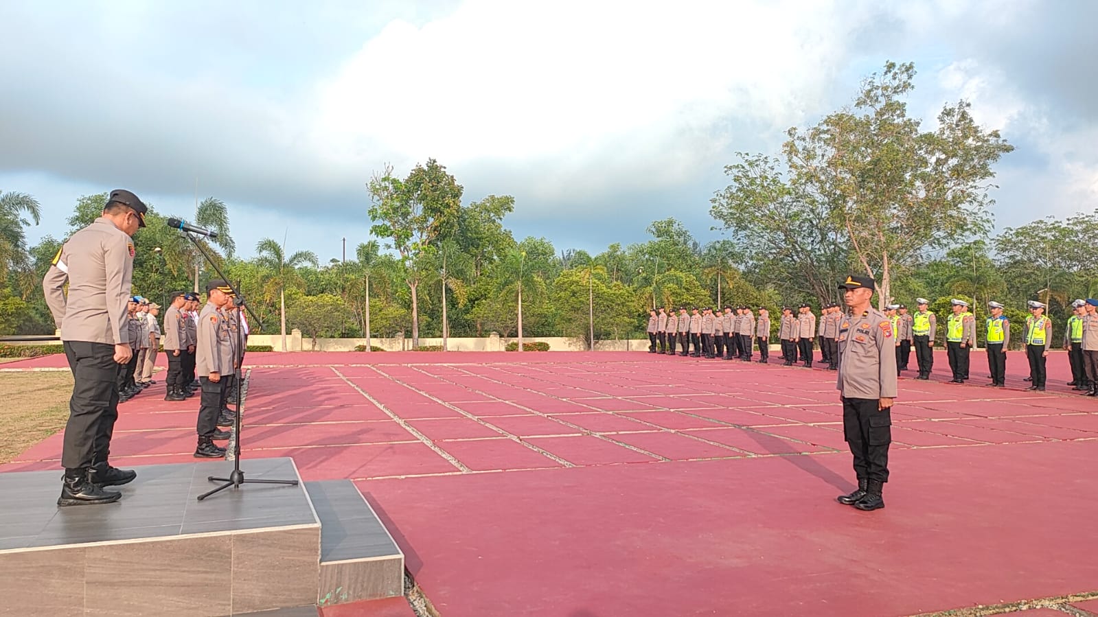 Kapolres Bangka Barat Berikan Penghargaan Kepada Personil Humas, Ini Penghargaannya!