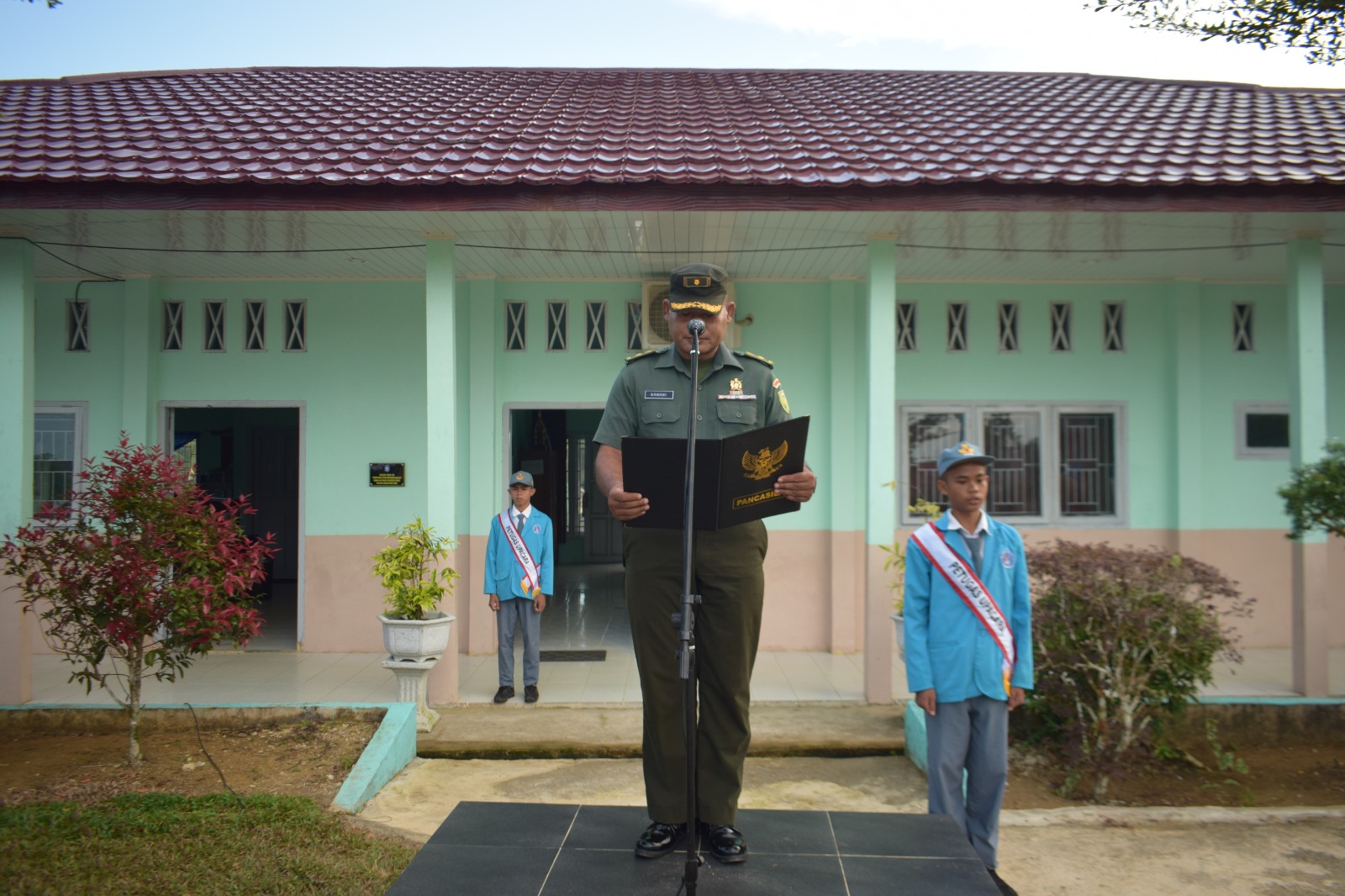 Kasdim 0431/Babar Mayor CHB Nawawi Sambangi SMA N 1 Simpang Teritip