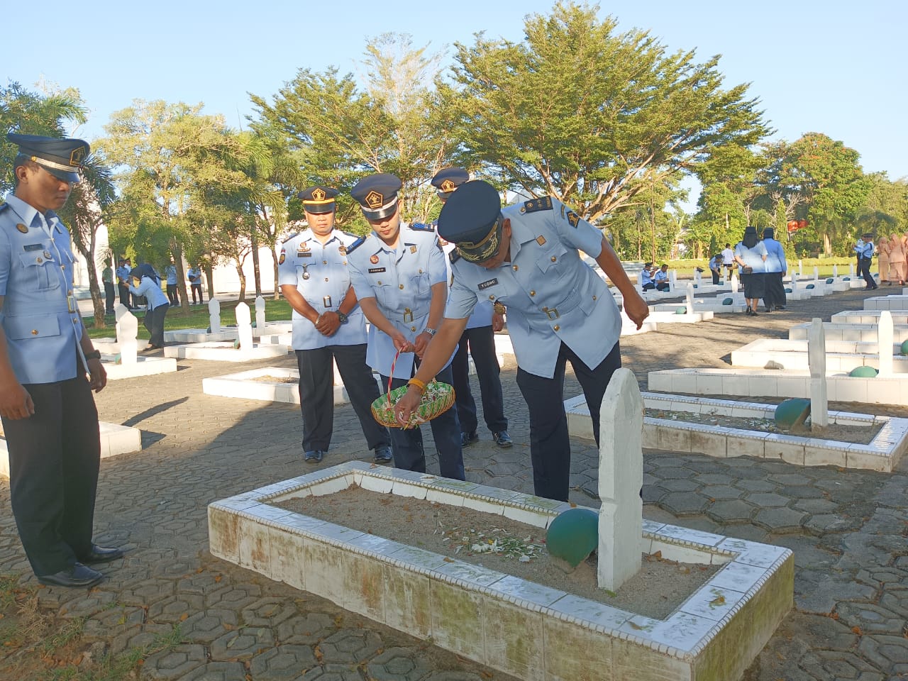 LPKA Pangkalpinang Mengikuti Upacara Tabur Bunga dan Ziarah di Taman Makam Pahlawan Pawitra Laya