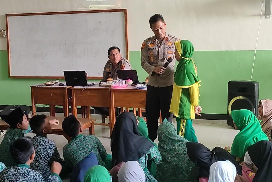 Kapolsek Pemali Sosialisasikan Penerapan Sekolah Bebas Perundungan