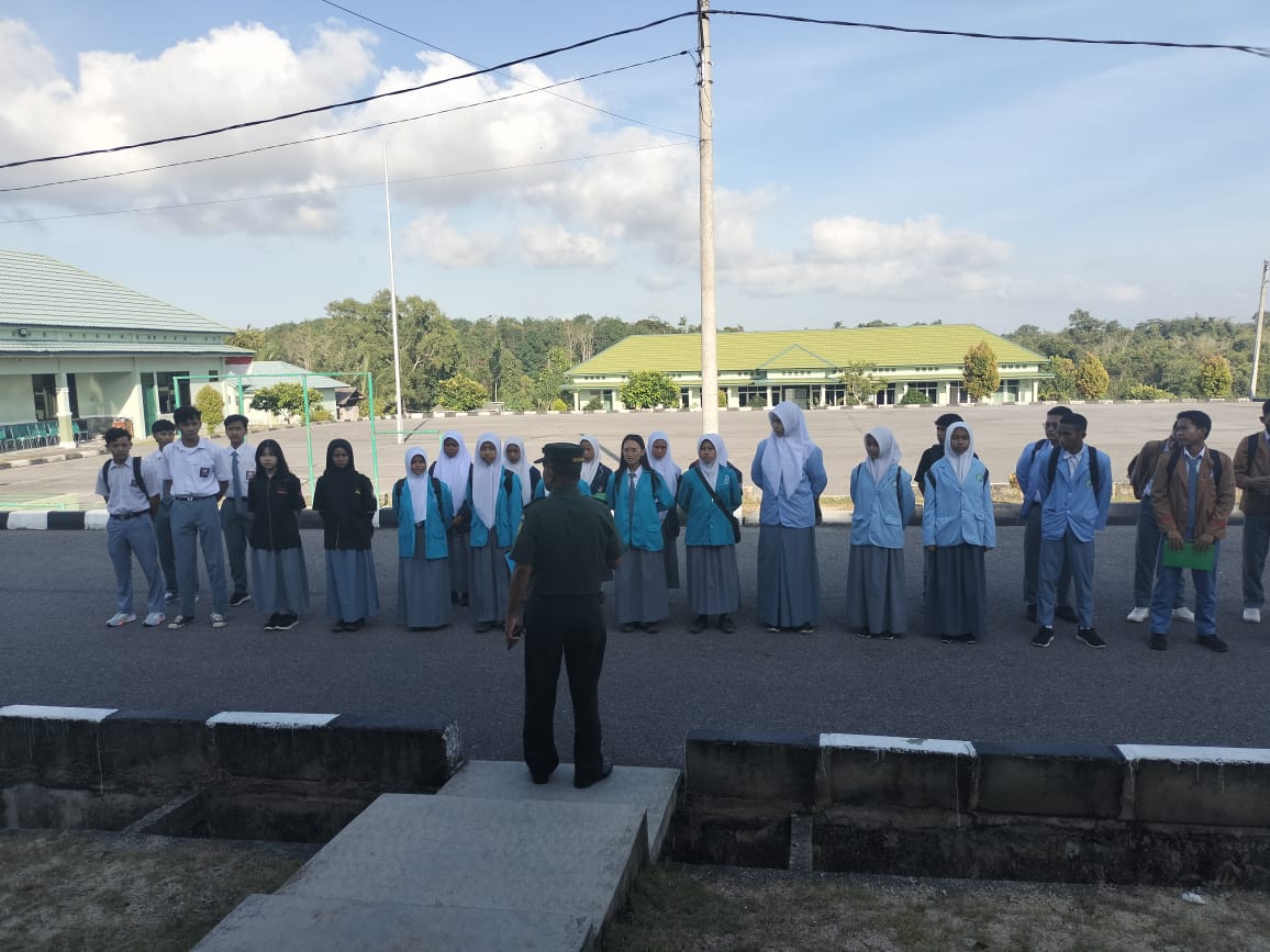 Dandim 0431/Babar Letkol Inf Kemas Muhammad Nauval, M.Han Buka Lomba Presentasi Tingkat SMA, SMK, dan MAN