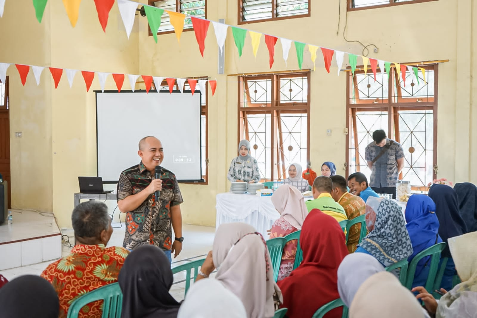 Wako Molen Serahkan Kendaraan Dinas Berupa 13 Unit Sepeda Motor dan 1 Unit Mobil Kepada Tenaga Penyuluh Pertanian