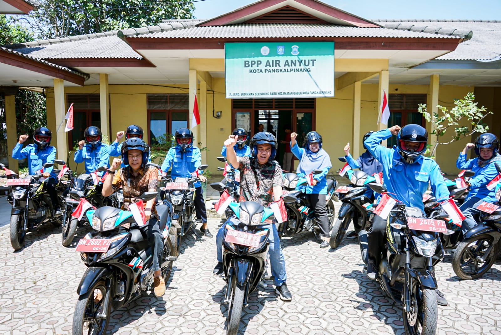 Wako Molen Serahkan Kendaraan Dinas Berupa 13 Unit Sepeda Motor dan 1 Unit Mobil Kepada Tenaga Penyuluh Pertanian