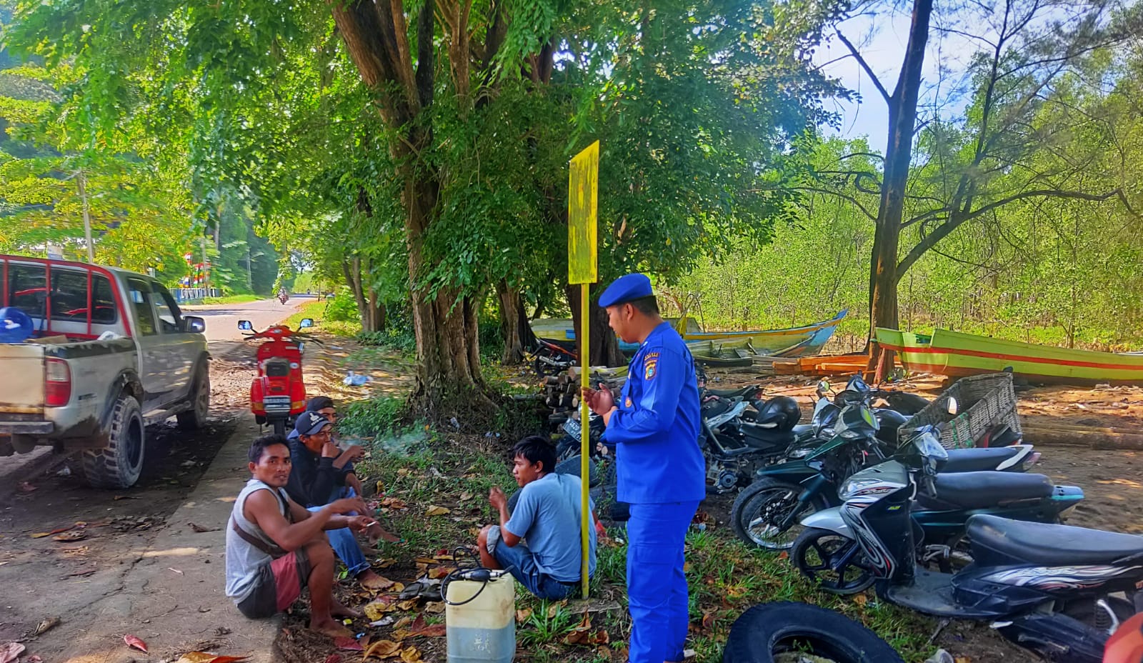 Sat Polair Polres Bangka Barat Patroli Dialogis Dan Himbauan Kepada Masyarakat Nelayan di Pesisir