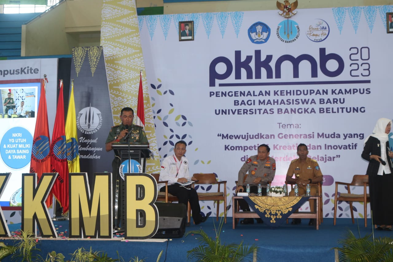 Danrem 045/Gaya Memberikan Materi Wawasan Kebangsaan Bagi Mahasiswa Baru UBB