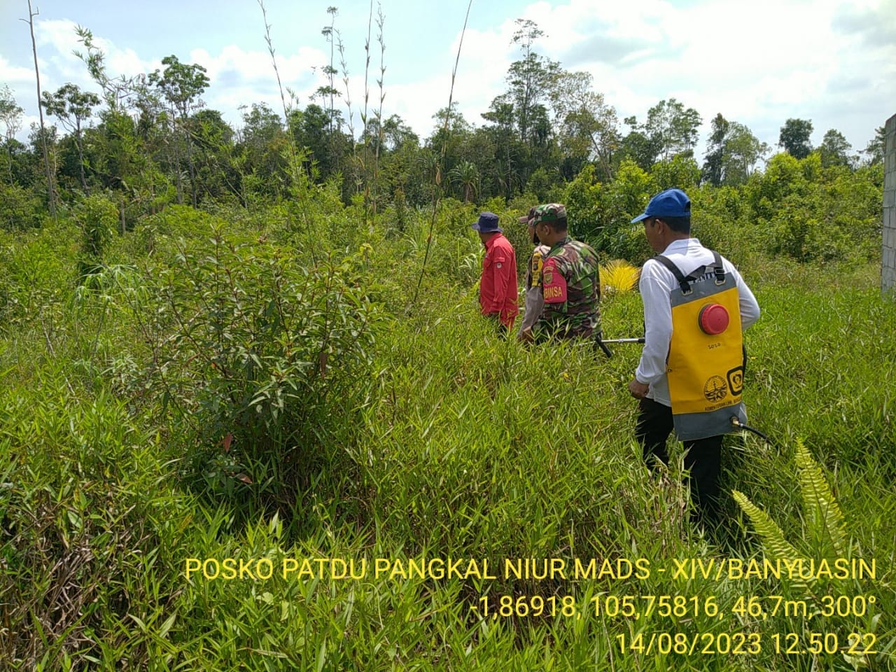 Antisipasi Bahaya Kebakaran Babinsa Berbura Patroli Bersama Manggala Angni Daops Sumatera XIV/Banyuasin 2023