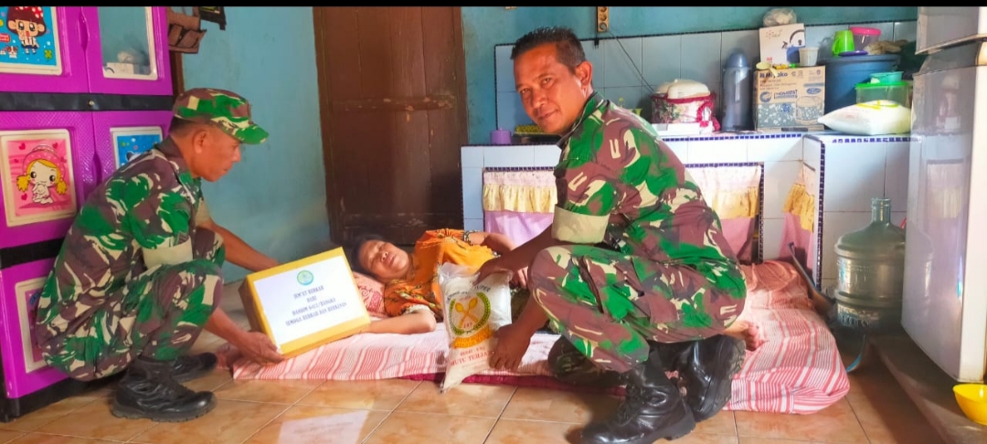 Geber Berkah Dandim 0413/Bangka di HUT Kemerdekaan RI ke-78 Berbagi Paket Sembako dengan Lansia