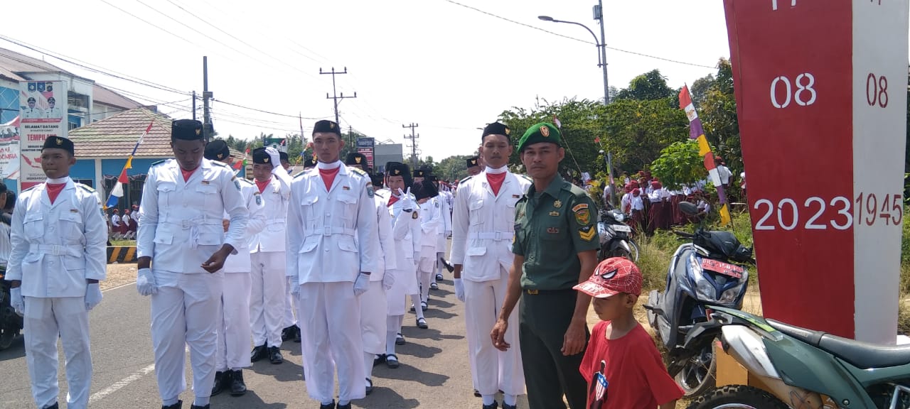 Babinsa Koramil 431-03/Kelapa Lakukan Pengamanan Pawai dalam rangka HUT RI Ke 78