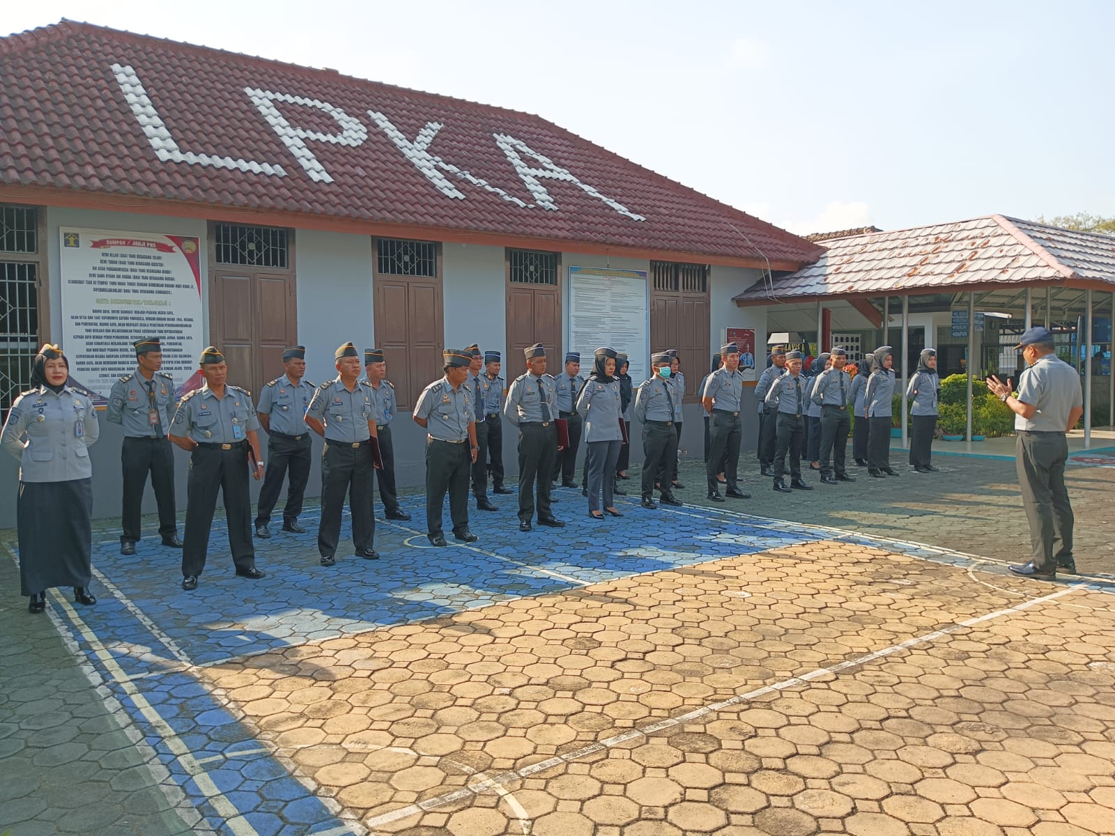 Berikan Inspirasi Bagi Pegawai, Plt Kepala LPKA Pangkalpinang Serahkan Tanda Kehormatan Satyalancana!