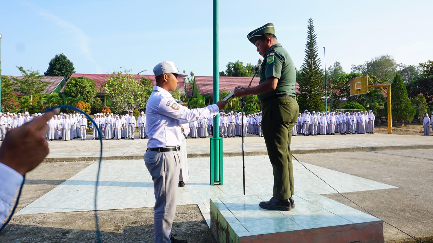 Danpos Koramil Koramil 413-03/Puding Besar Amanatkan Kepada Siswa-siswi SMA Negeri 1 Puding Besar Upaya Lebih Meningkatkan Prestasi Dalam Segala Bidang Kegiatan