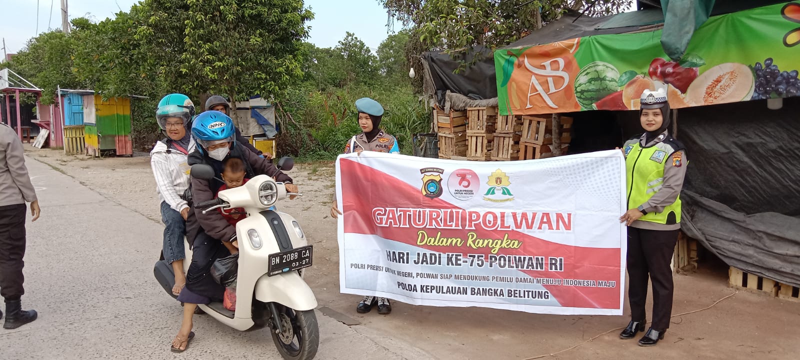 Aksi Simpatik yang Dilaksanakan oleh Polwan Polres Bangka Tengah Bagian dari Rangkaian HUT Polwan ke 75