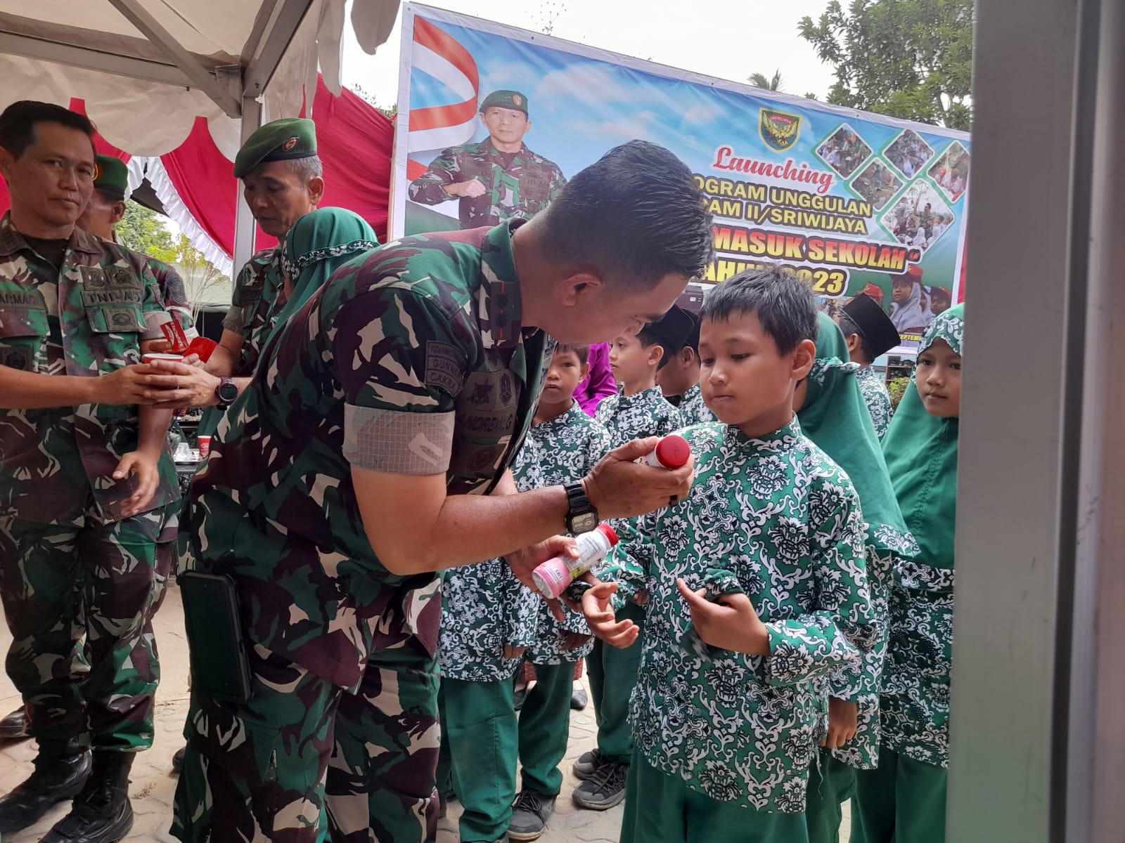 Dalam Mencegah Stunting dan Gizi Buruk Pangdam II/Sriwijaya Luncurkan Program "Dapur Masuk Sekolah"