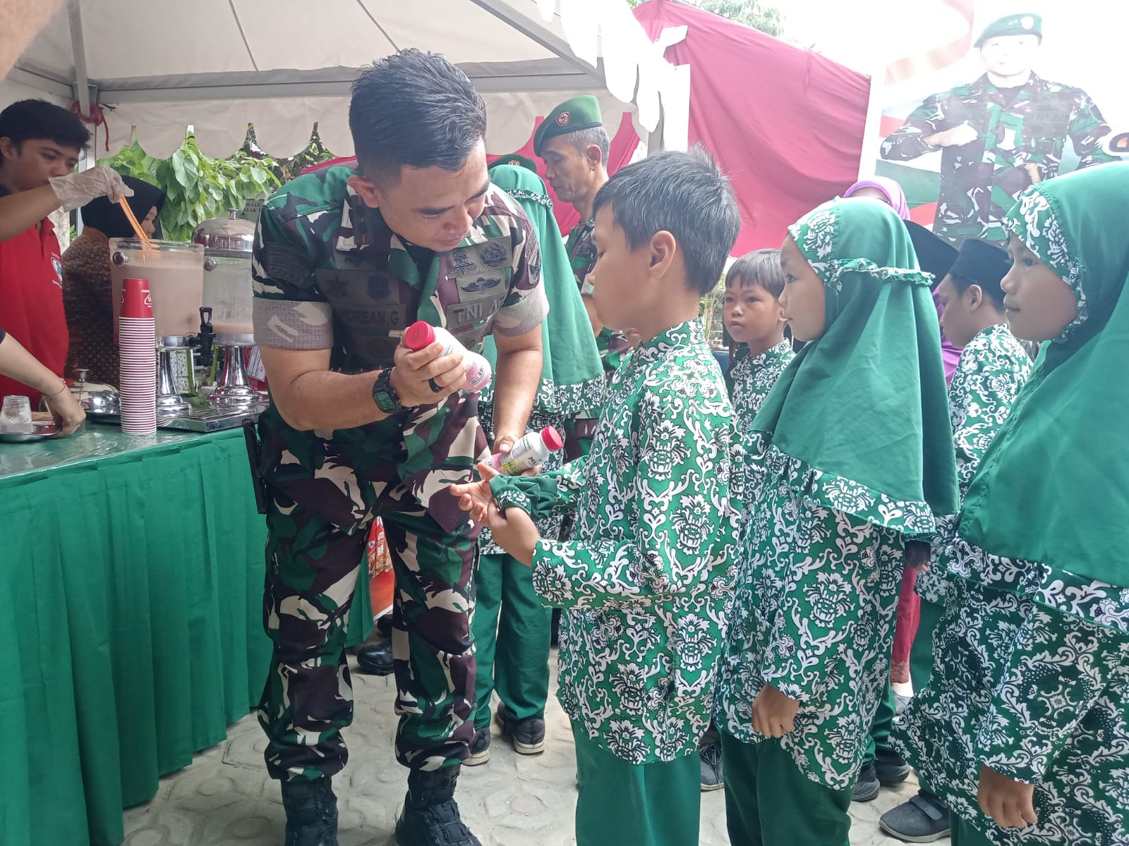 Komandan Kodim 0413/Bangka Mengikuti Program Unggulan Pangdam ll/Swj Dapur Masuk Sekolah