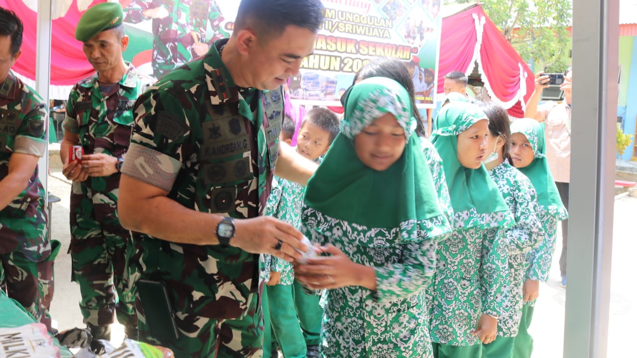 Komandan Kodim 0413/Bangka Mengikuti Program Unggulan Pangdam ll/Swj Dapur Masuk Sekolah