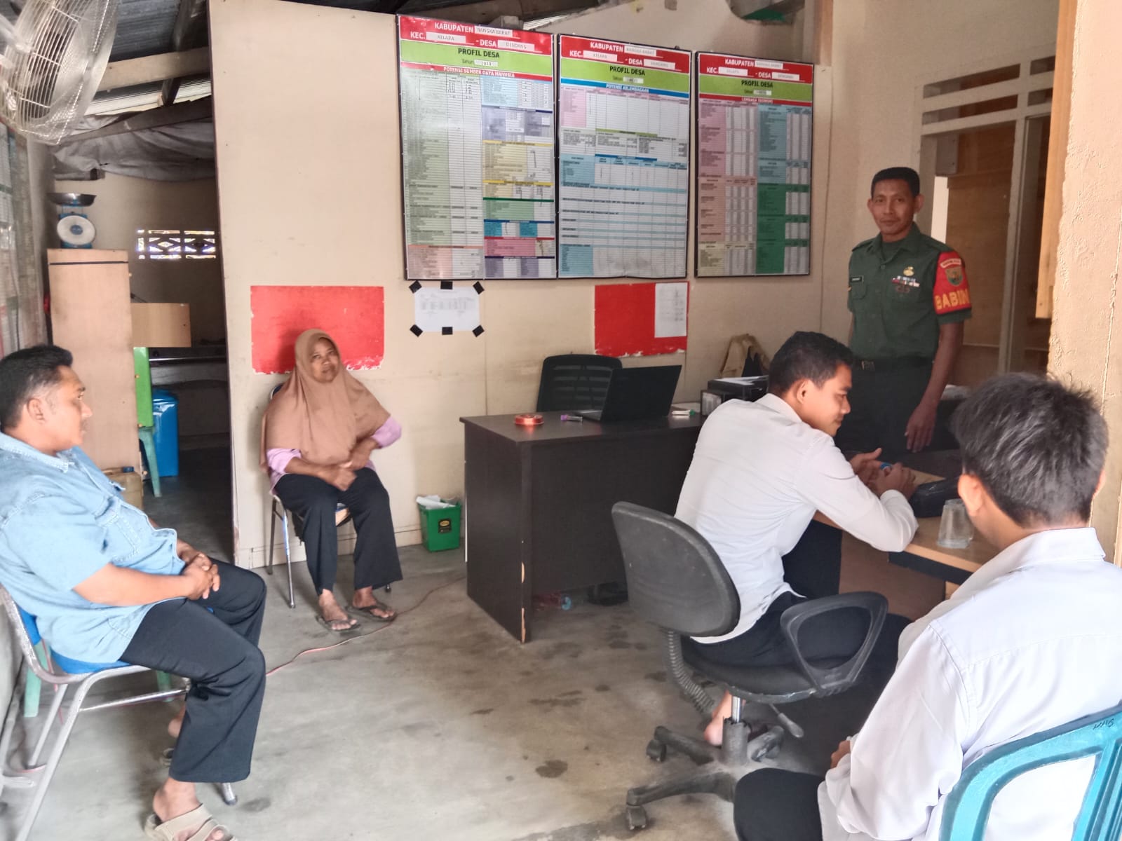 Agar Terjalinnya Silahturahmi Babinsa Koramil 431-03/Kelapa Melaksanakan Kegiatan Komsos Dengan Bapak Kadus Syahzali di Desa Dendang