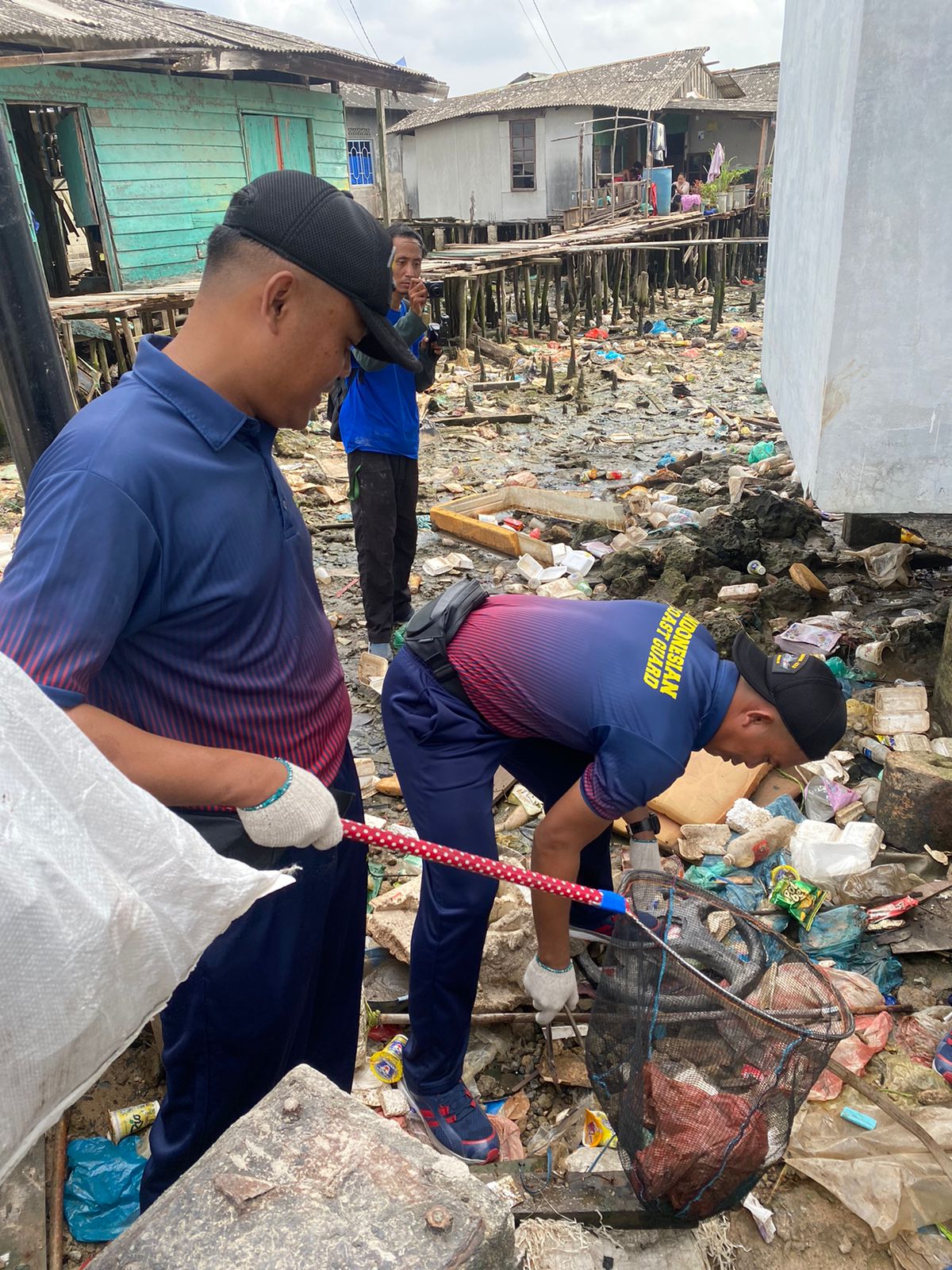 Bakamla RI Turut Ikuti Aksi World Cleanup Day di Pantai Bemban Nongsa Batam