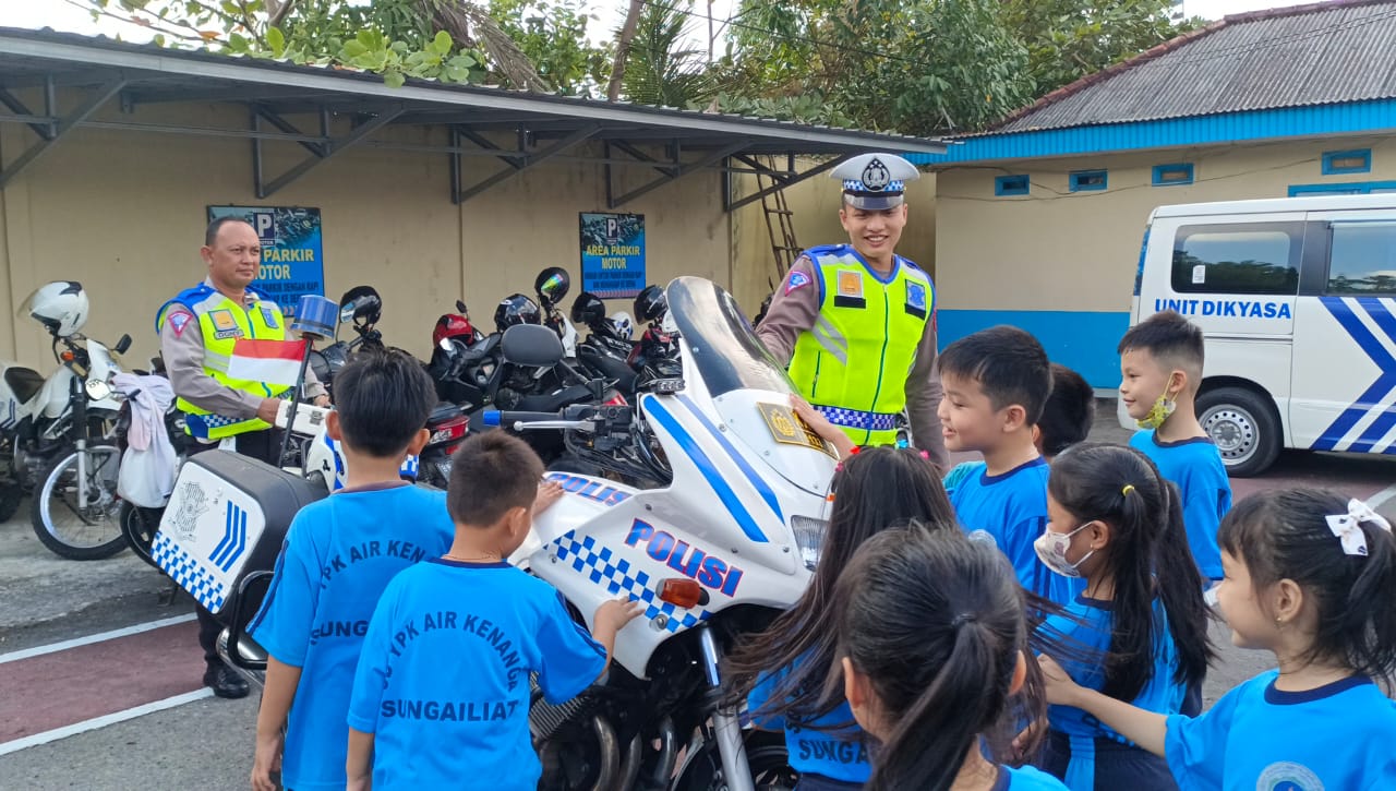 Guna Meningkatkan Kecintaan Terhadap Anak, Polres Bangka Berikan Edukasi Tertib Lalu Lintas