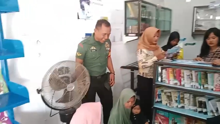 Babinsa Koramil 431-01/Jebus Melaksanakan Kegiatan Binter di Desa Sekar Biru Bersama Ibu PKK