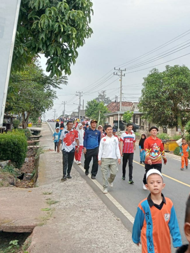 Danramil 0413-04/Mendo Barat Hadiri Jalan Santai Acara Gerakan Masyarakat Hidup Sehat (Germas)