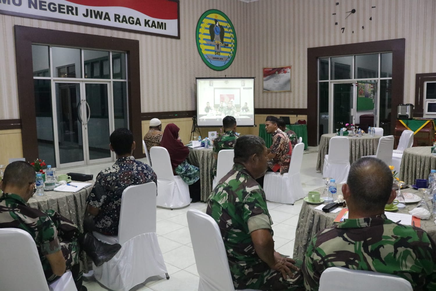 Rapat Koordinasi Yang Diikuti Oleh Kepala Dinas Pertanian Dan Ketahanan Pangan Bangka Tengah, Kabid Perkebunan Bangka Tengah yang Dilaksanakan di Koridor Makodim 0413/Bangka