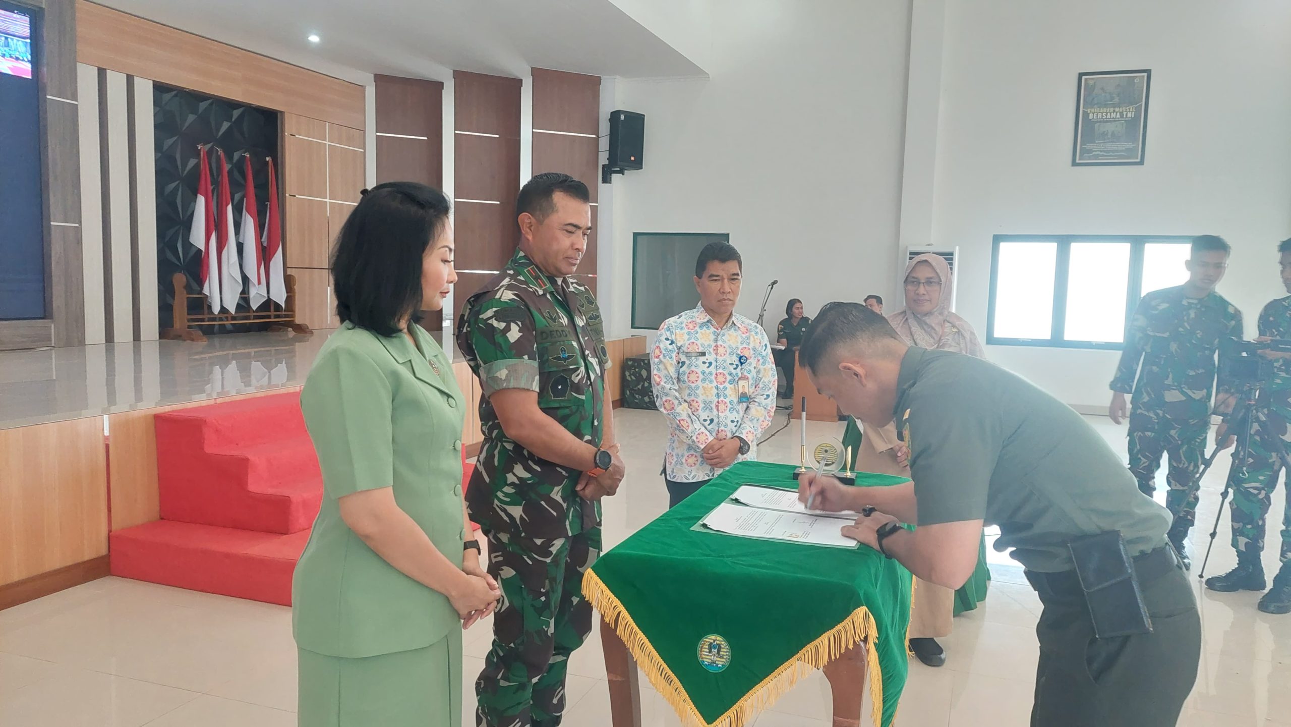 Dandrem 045/Gaya Bersama Ketua Persit KCK Koorcab PD II/SWJ Ikut Ceramah Virtual Kesehatan Program Revitalitasi Posyandu